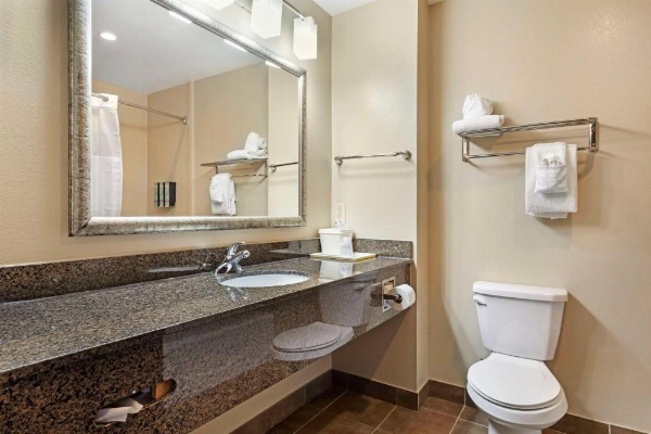 Best Western Carthage Inn & Suites image 19